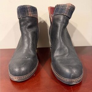 L'ATISTE Black and Plaid Heeled Boots